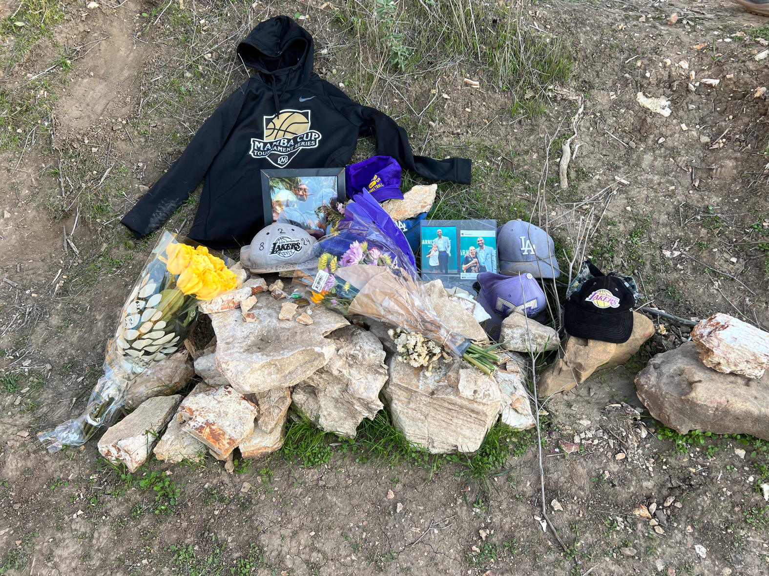 Kobe, Gianna Bryant Sculpture Placed at Crash Site – NBC New York