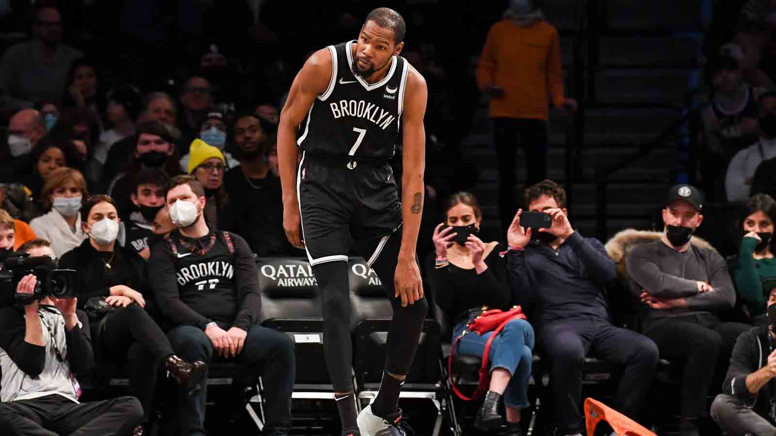 Brooklyn Nets' Kevin Durant Suffers Knee Sprain, Expected to Return in
4-6 Weeks