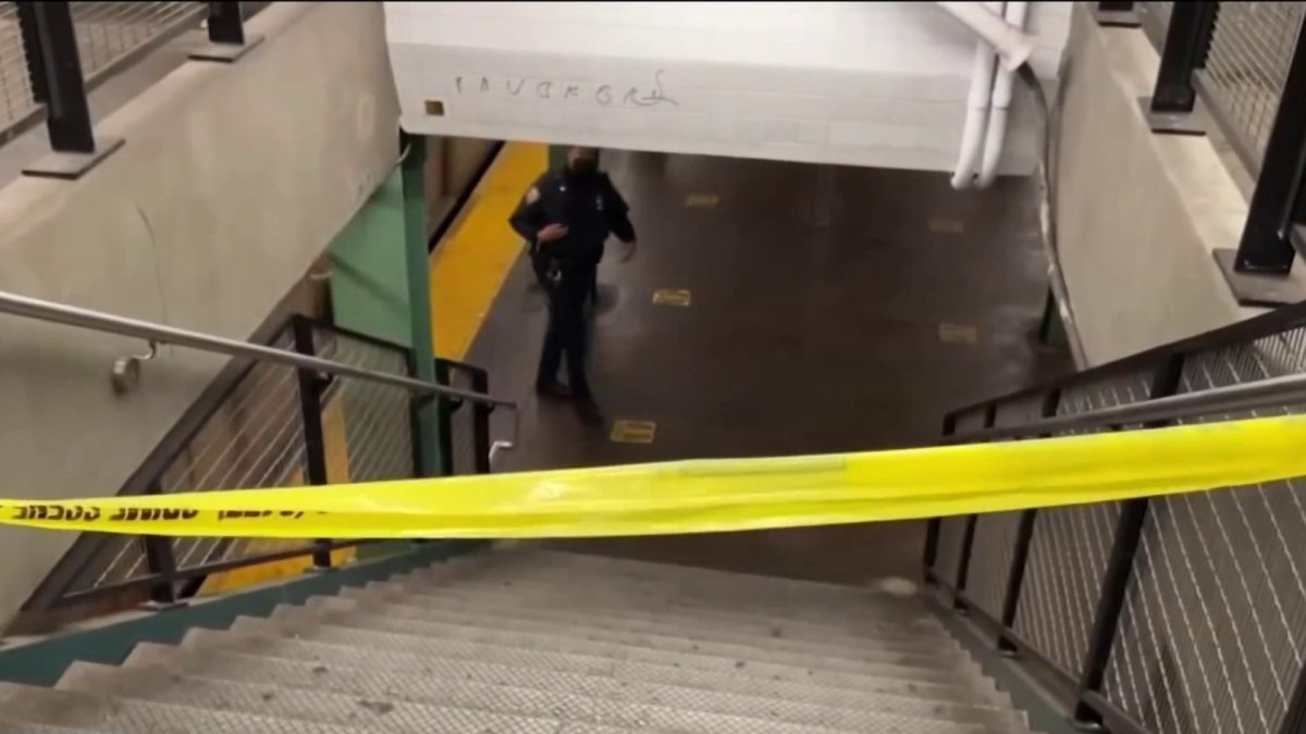 Man Stabbed on Brooklyn-Bound L Train – NBC New York