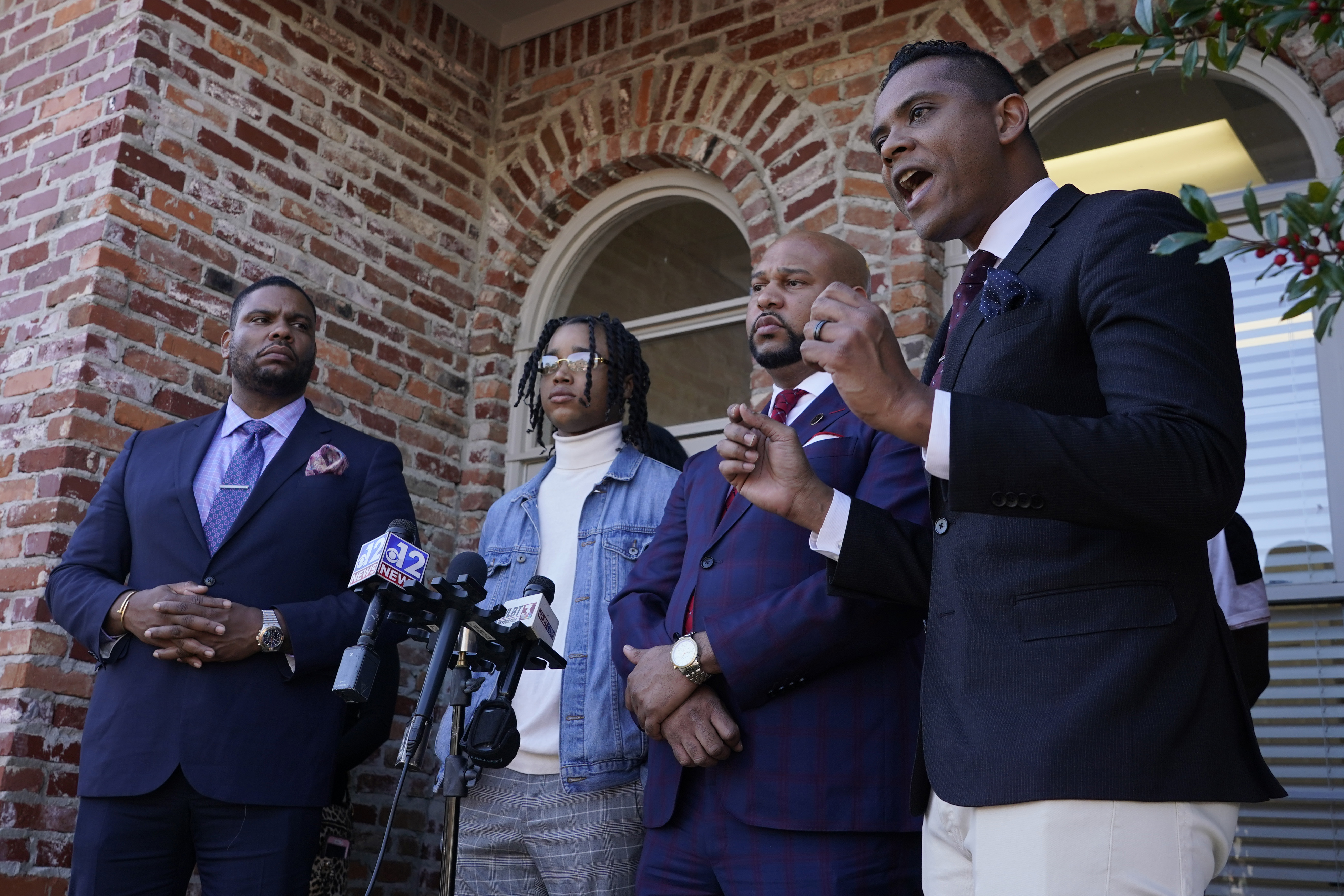 'Black While Working': Hate Crime Probe Sought in Attempted Shooting – NBC New York - Vimarsana News