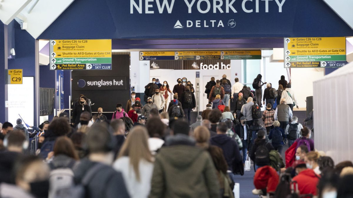 These Nyc Artists Are Creating Installations For Delta Airlines 