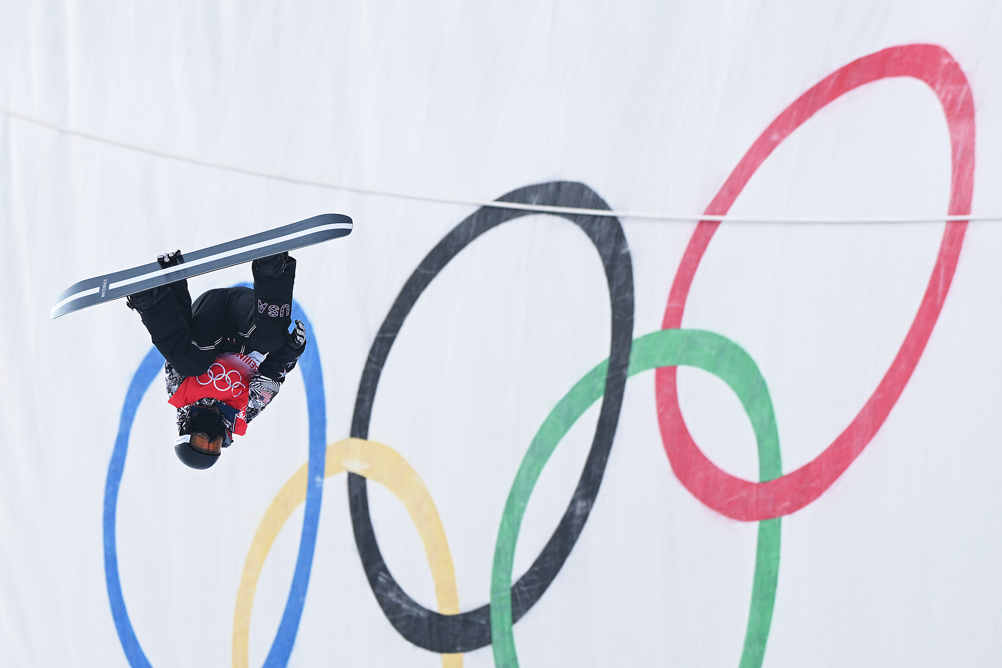 Shaun White Qualifies for Halfpipe Final After All-or-Nothing Second Run