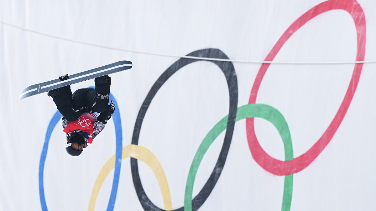 Shaun White Qualifies for Final in Snowboarding Halfpipe – Gadget Clock