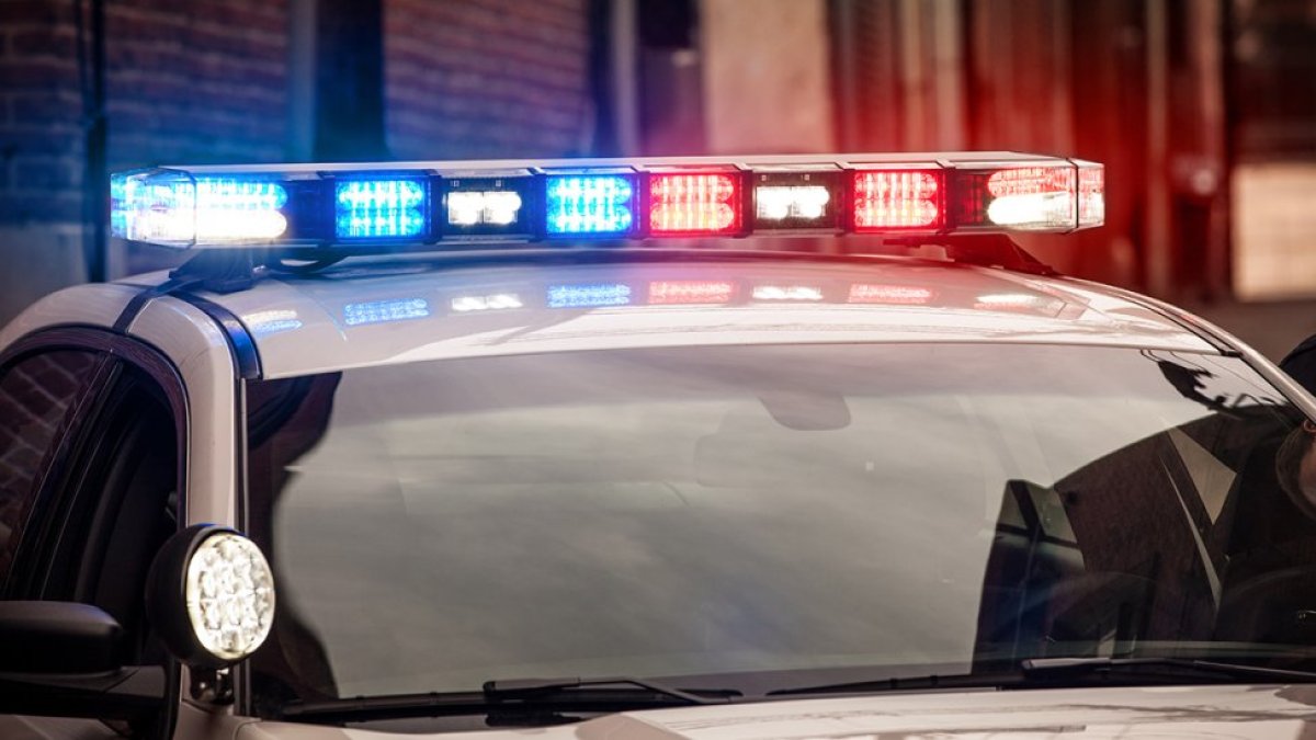 退休纽约警察局警长在可能的布鲁克林道路争执后射击男子：消息来源