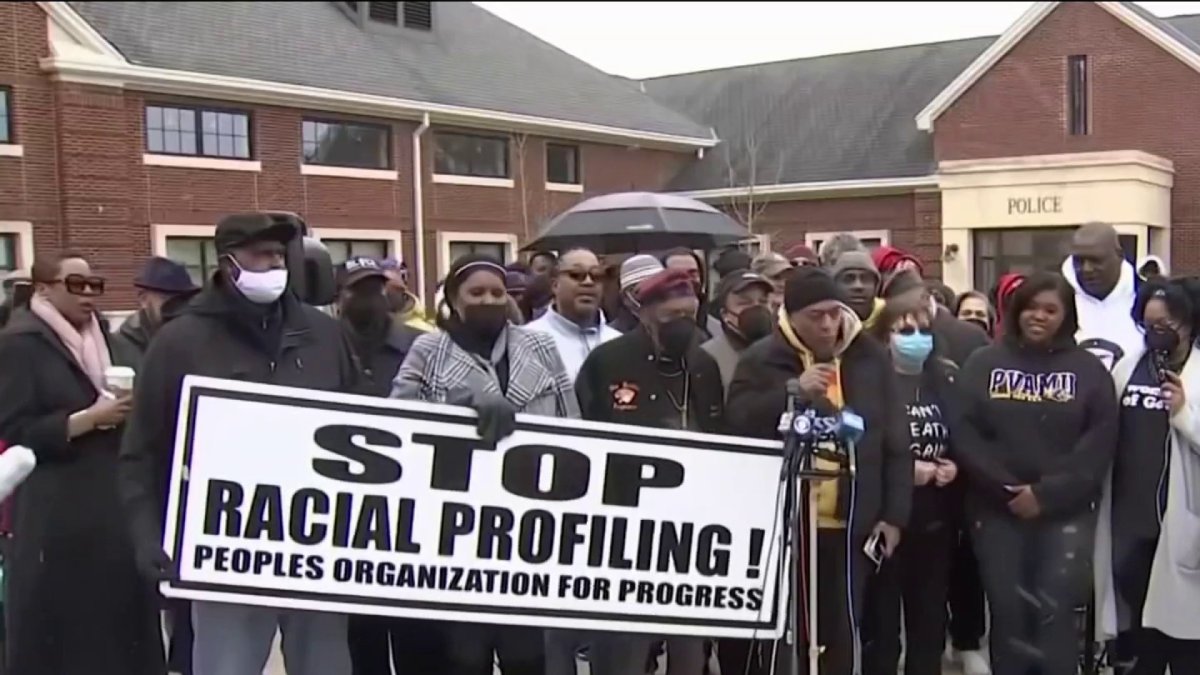 NJ Rallies for Black Teen Banned From Mall After Brawl – NBC New York