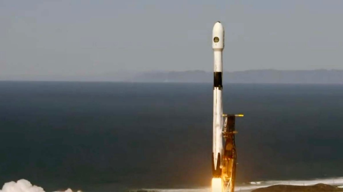 Watch a SpaceX rocket launch just after midnight in California – NBC New York - Vimarsana News