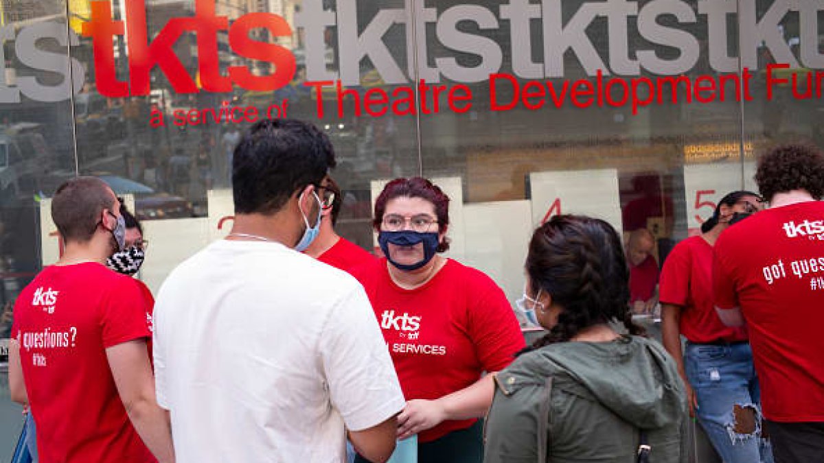 Broadway Vaccine Mandate Changes, Mask Rule Stays NBC New York