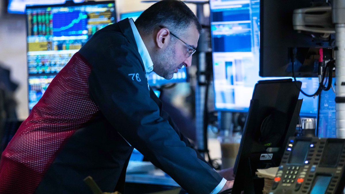 5 Things to Know Before the Stock Market Opens Monday - Vimarsana News