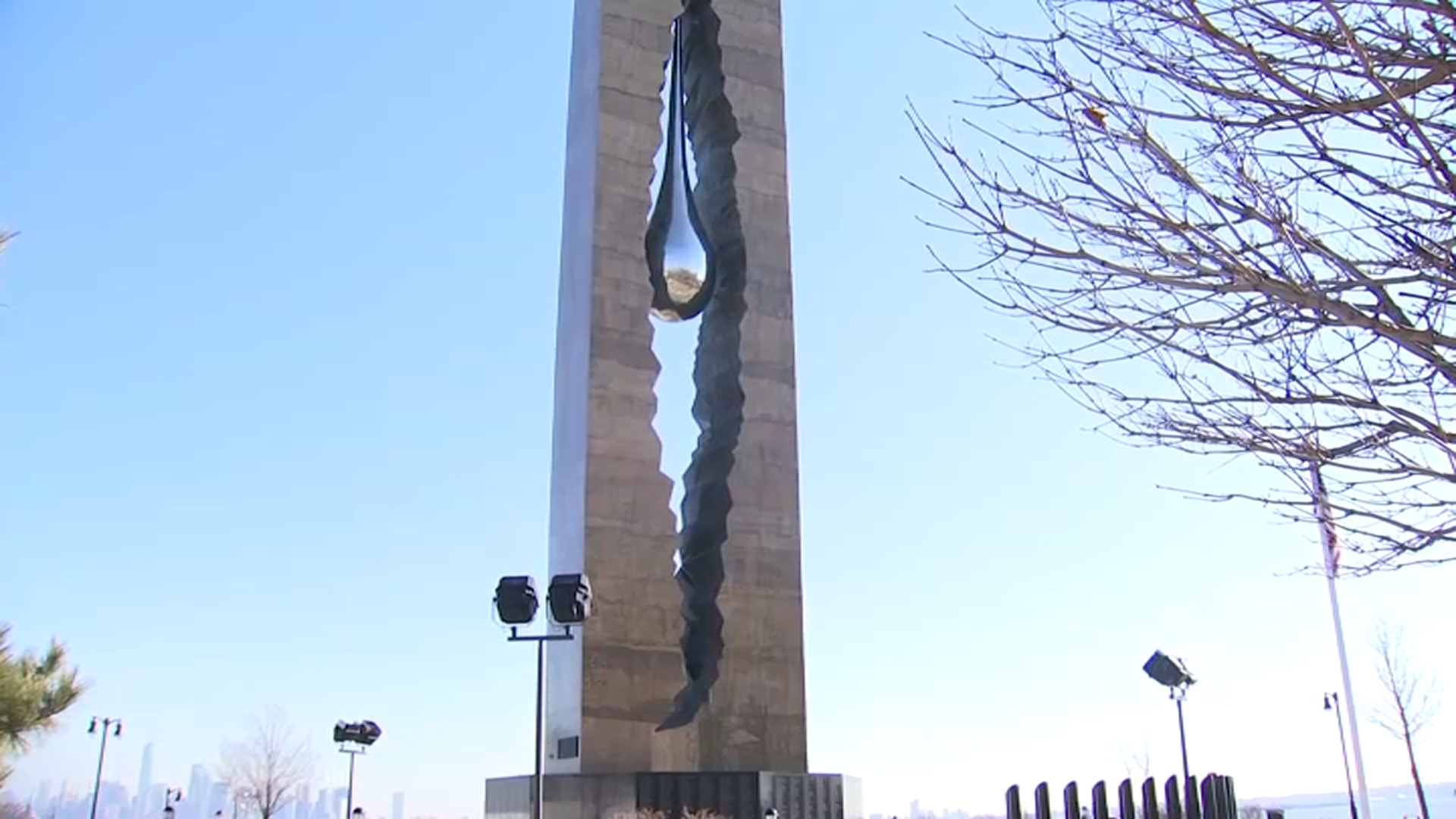 Desmañado Ennegrecer Subir Putin's Name Covered Up on 9/11 Memorial in New Jersey – NBC New York