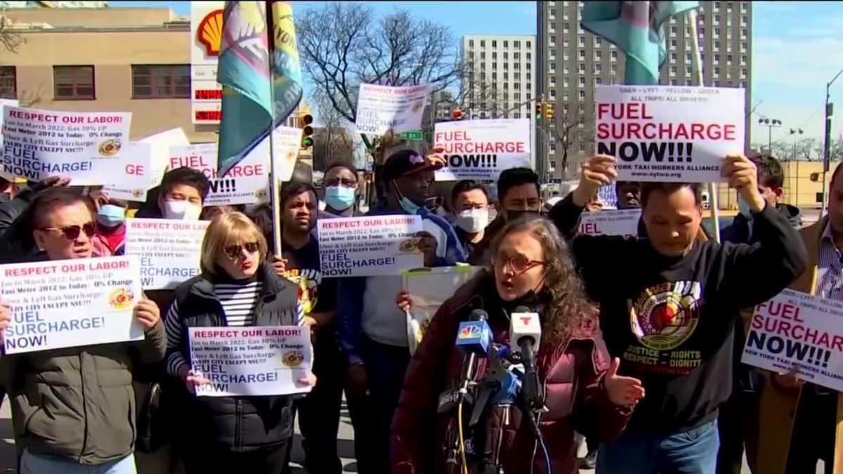 Amid Gas Woes, NYC Taxi, Uber and Lyft Drivers Seek Emergency 75-Cent Fuel Surcharge - Vimarsana News