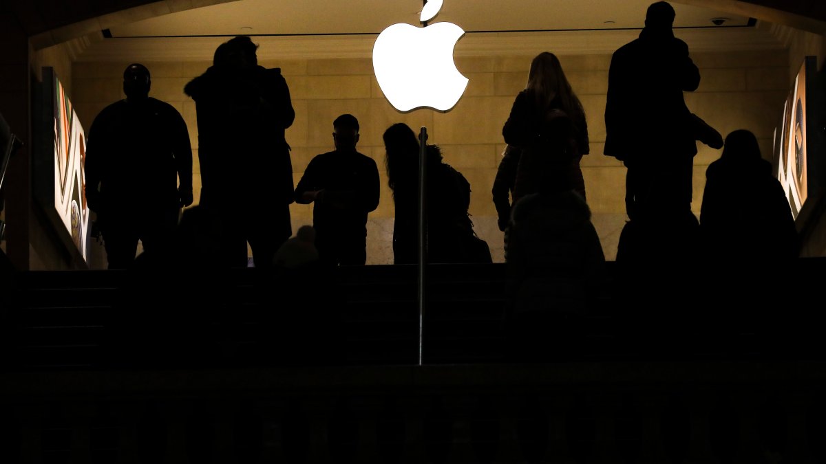 Apple Workers at New York's Grand Central Store Take Steps to Unionize - Vimarsana News