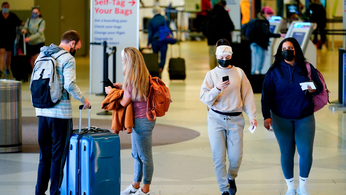 Airlines to Bring Back Some Banned Passengers Over Mask Violations