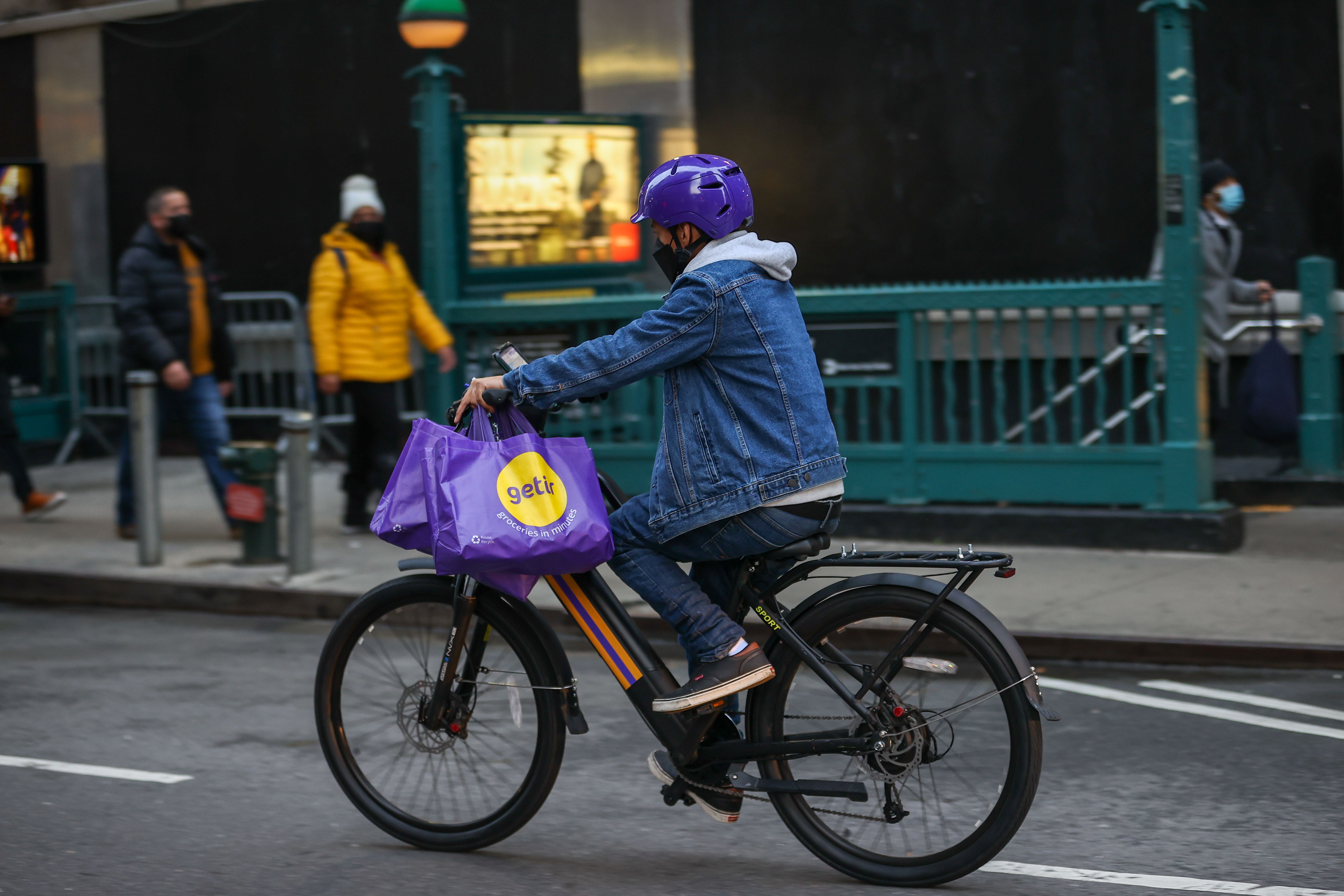 Gopuff Buys Time for Its 30-Minutes-or-Less Delivery Promise - The New York  Times