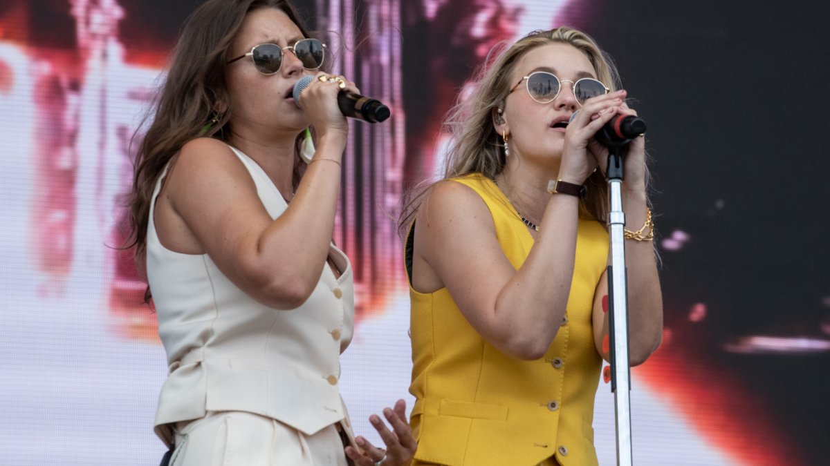 Aly & AJ 'Distraught' After Tour Bus 'Caught in Crossfire' of Sacramento Shooting – NBC New York - Vimarsana News