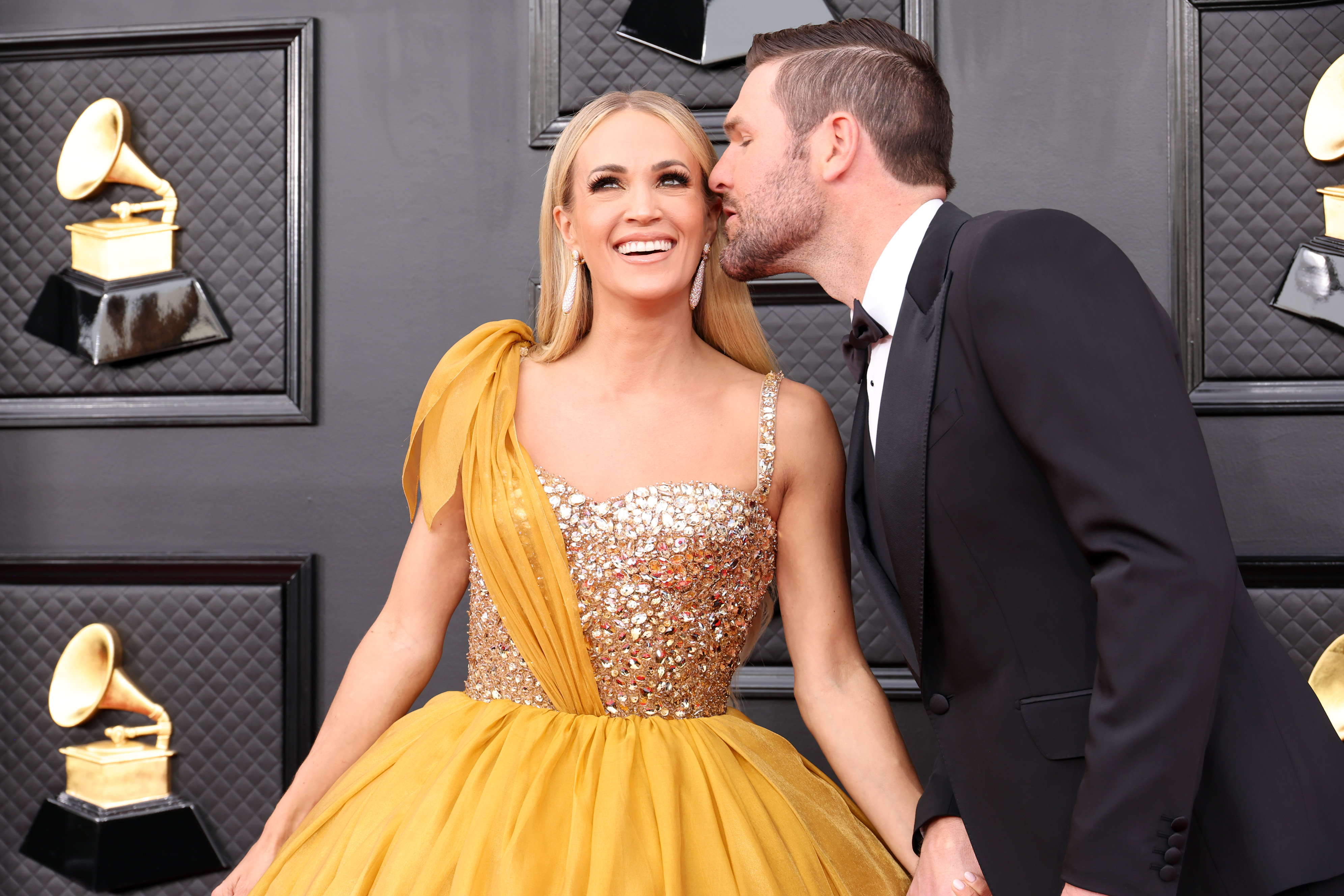 Carrie Underwood's Grammys 2022 Look Is as Good as Gold – NBC New York