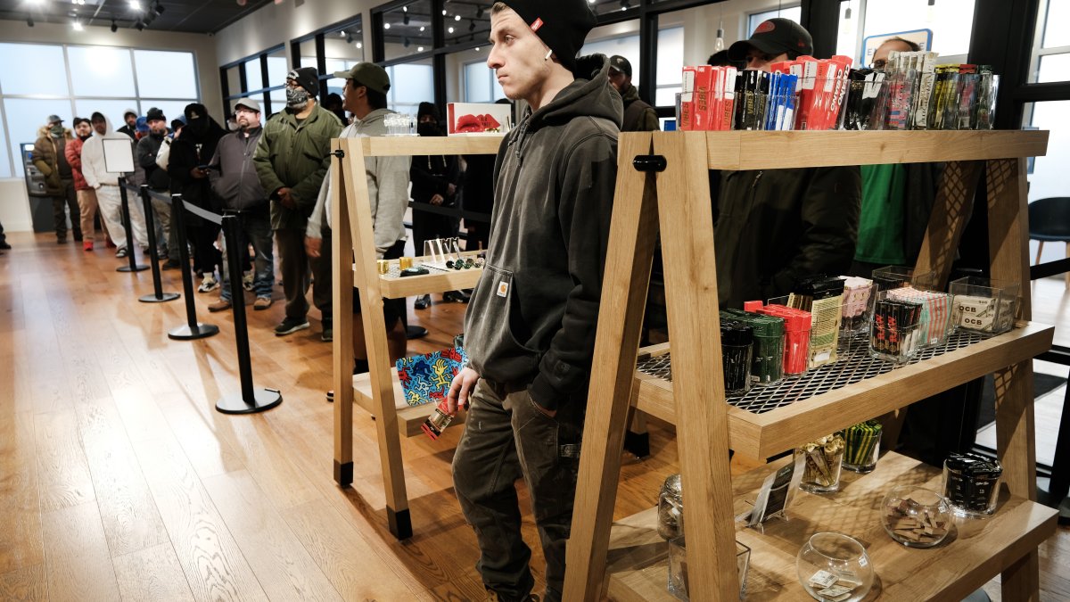'Amazing': Legal Marijuana Sales in New Jersey Bring Lots of Excited Buyers – NBC New York - Vimarsana News