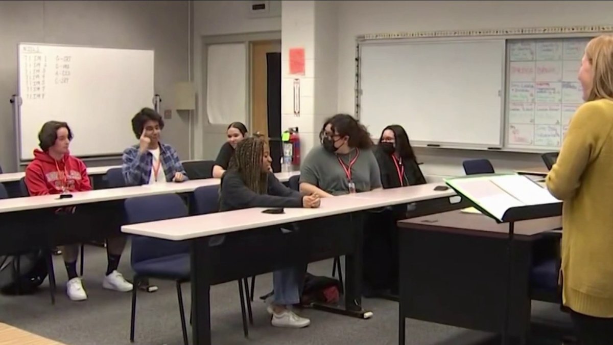 NJ High School Students Learn American Sign Language – NBC New York