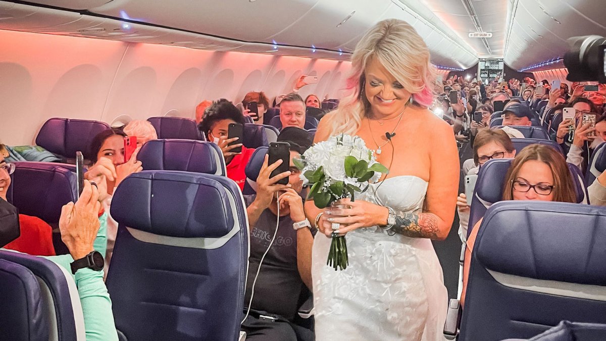 Facing Delays & Cancellations, Couple Marries In-Flight – NBC New York - Vimarsana News