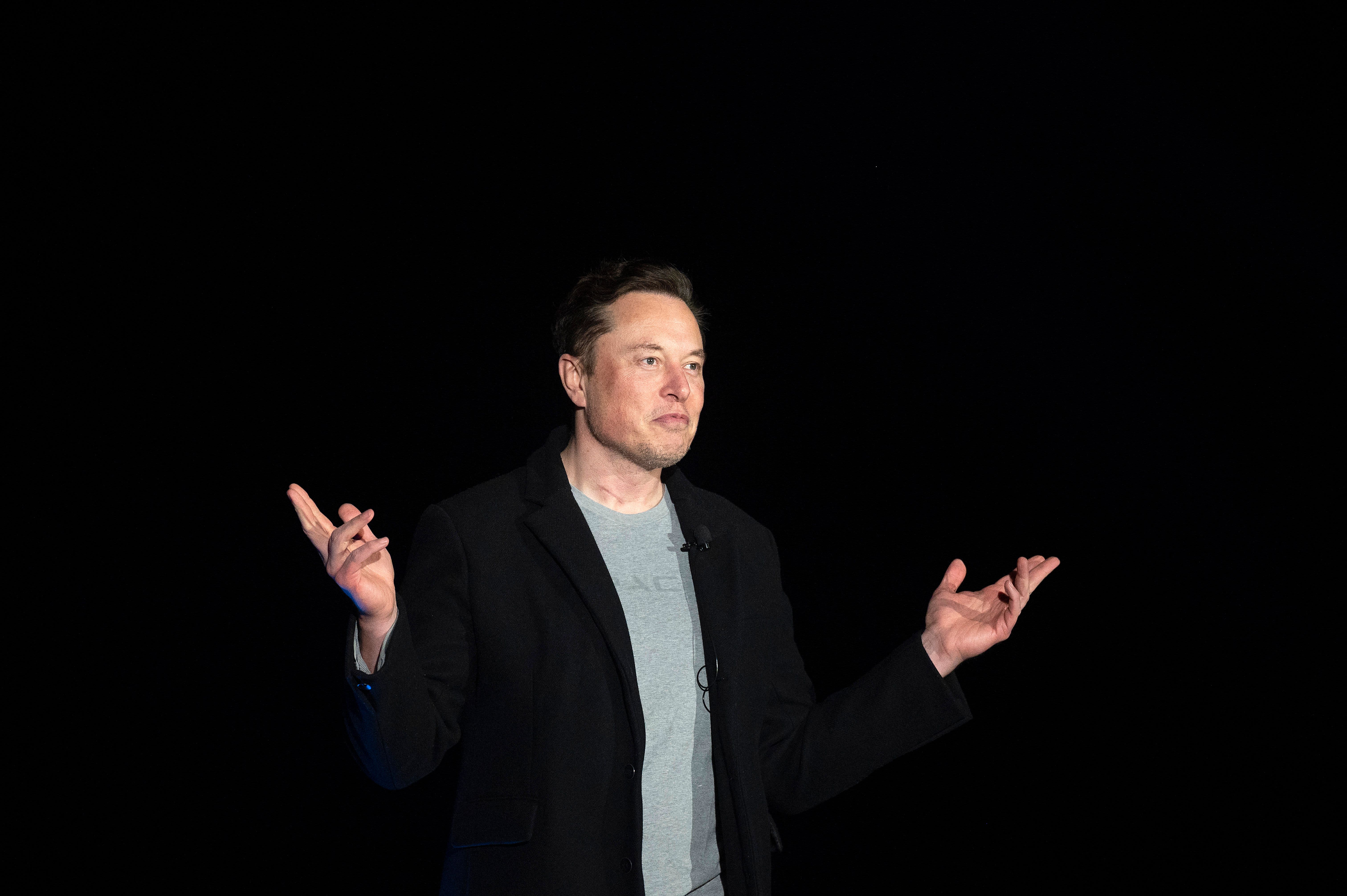 Musk Aims to Ease Concerns in Address to Twitter Workers