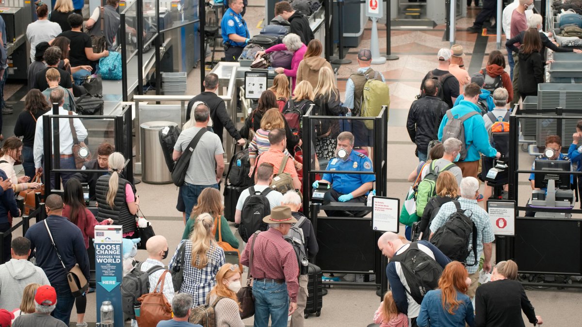 More Than 3,500 Flights Canceled Over Memorial Day Weekend - Vimarsana News