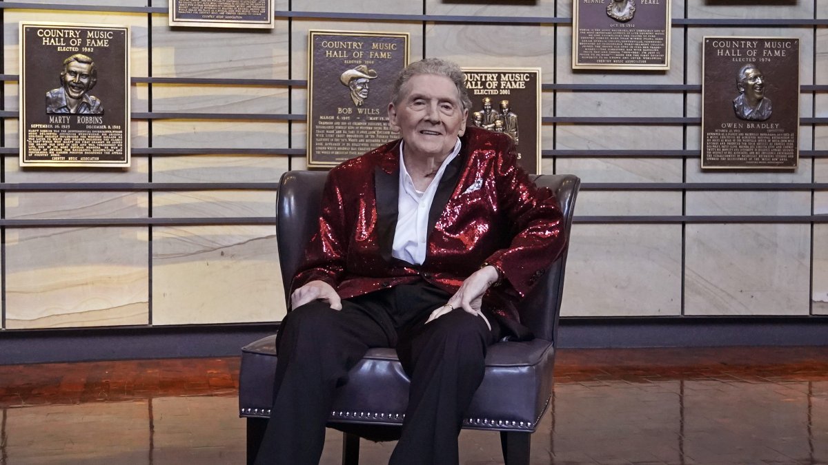 Fans Bid Adieu to Jerry Lee Lewis – NBC New York - Vimarsana News
