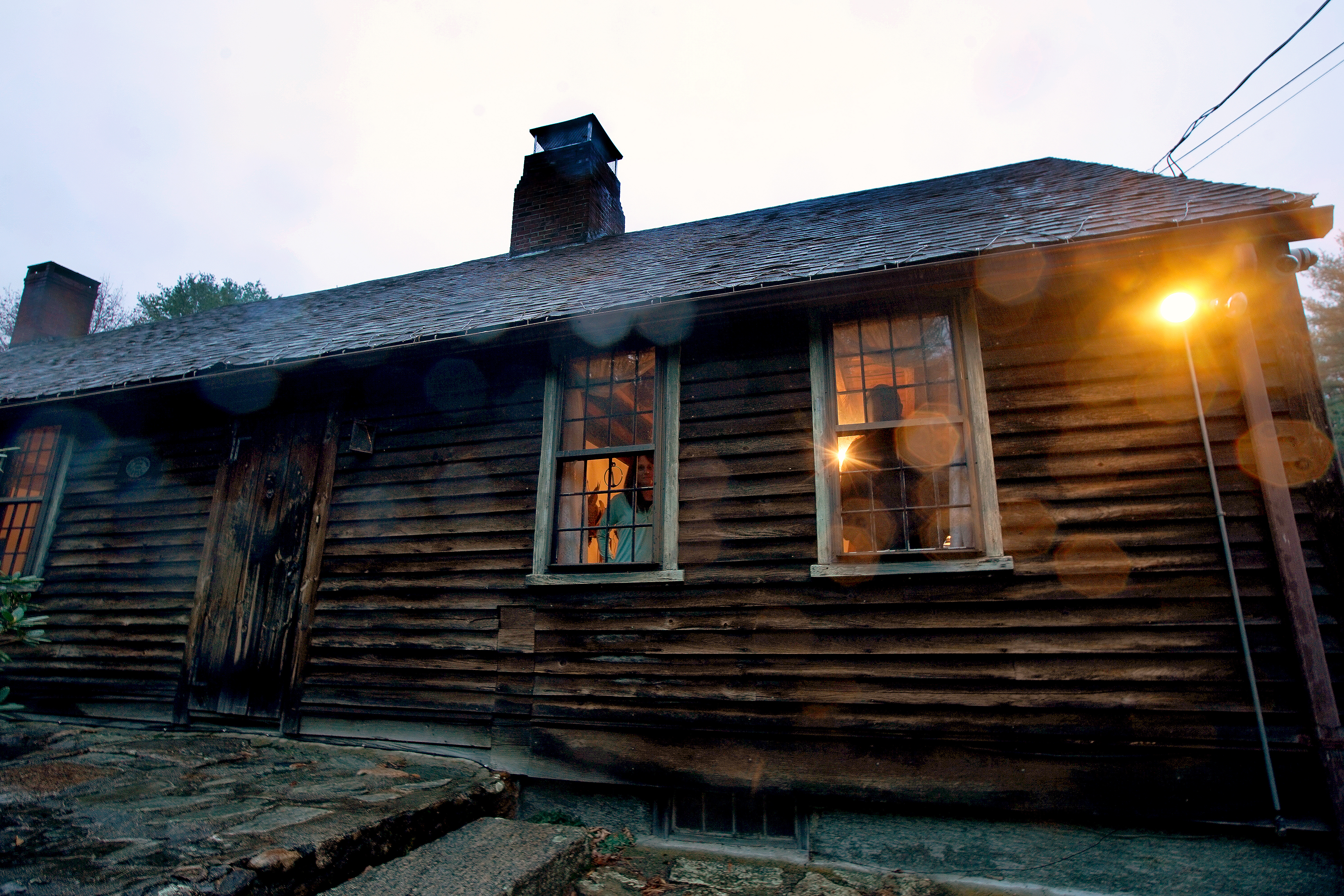 Home That Inspired 'The Conjuring' Sells for More Than $1.5M – NBC New York - Vimarsana News