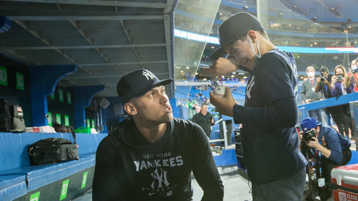 The young Yankees fan who caught Aaron Judge's historic 60th home run ball  gives it BACK to his hero