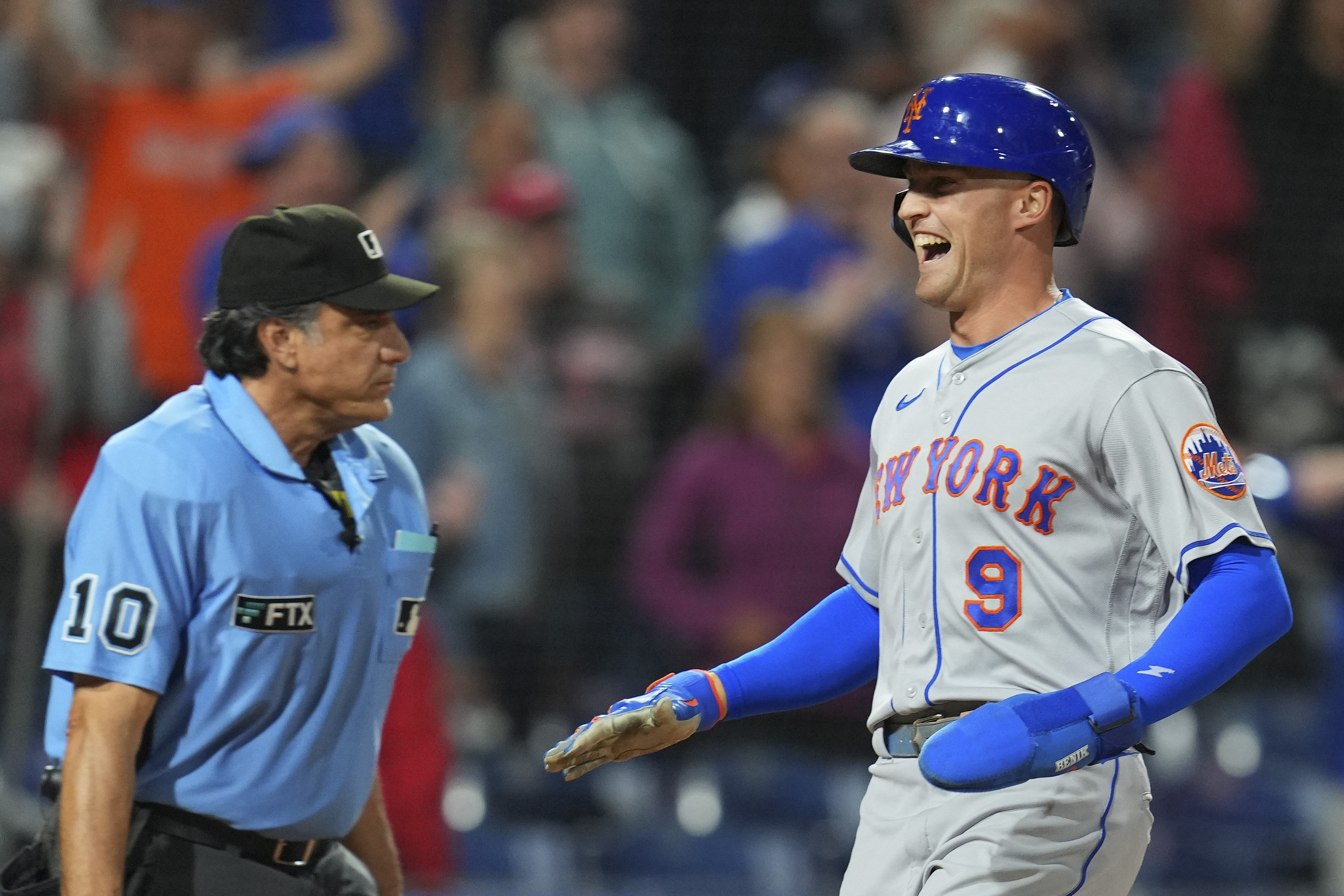 Mets defeat Phillies as Colon gets sixth win