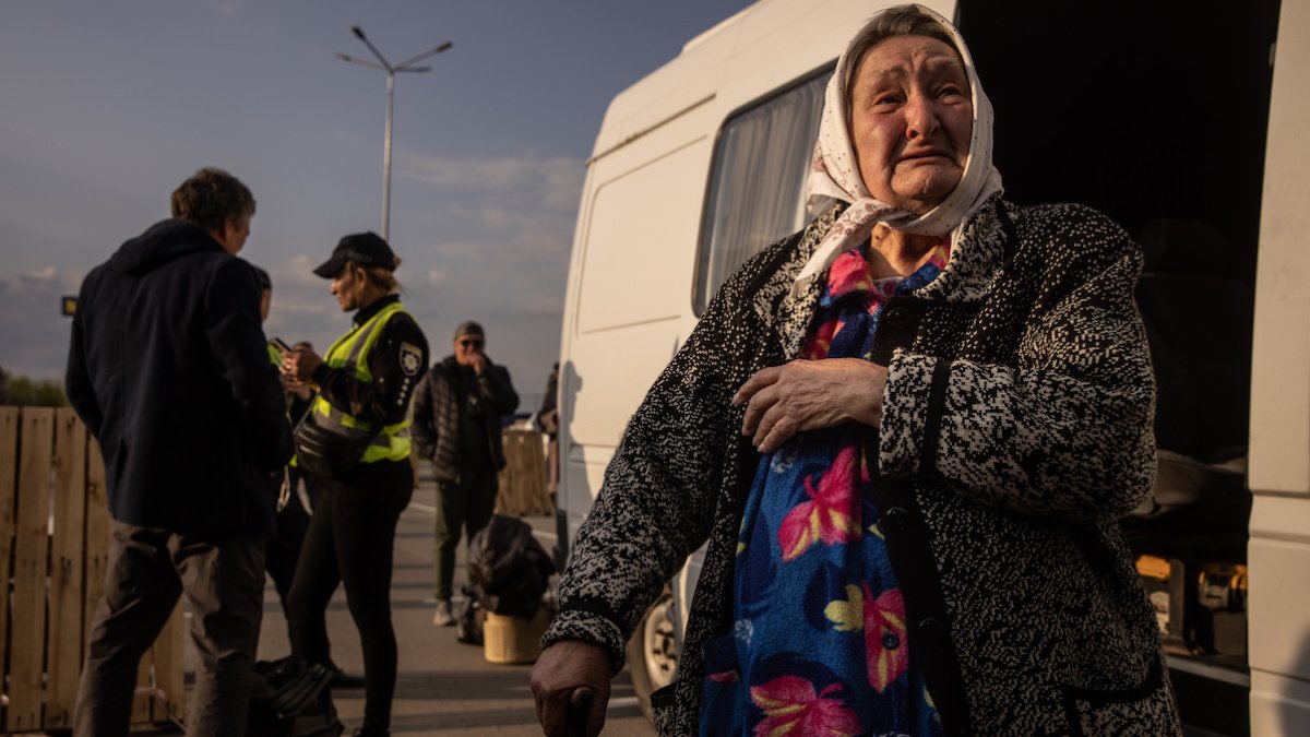 First Civilians Leave Mariupol Steel Plant, But Hundreds Remain Trapped