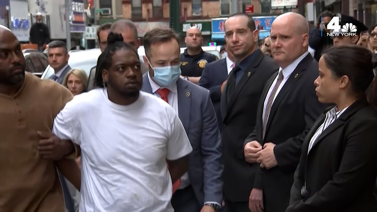 Subway Shooting Suspect Surrenders in Daniel Enriquez Q Train Killing – NBC New York - Vimarsana News