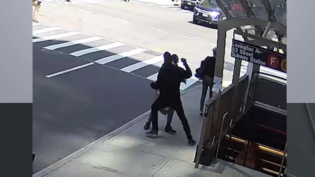 Manhattan Man Slashed in Daylight Attack Outside Subway Station: NYPD ...
