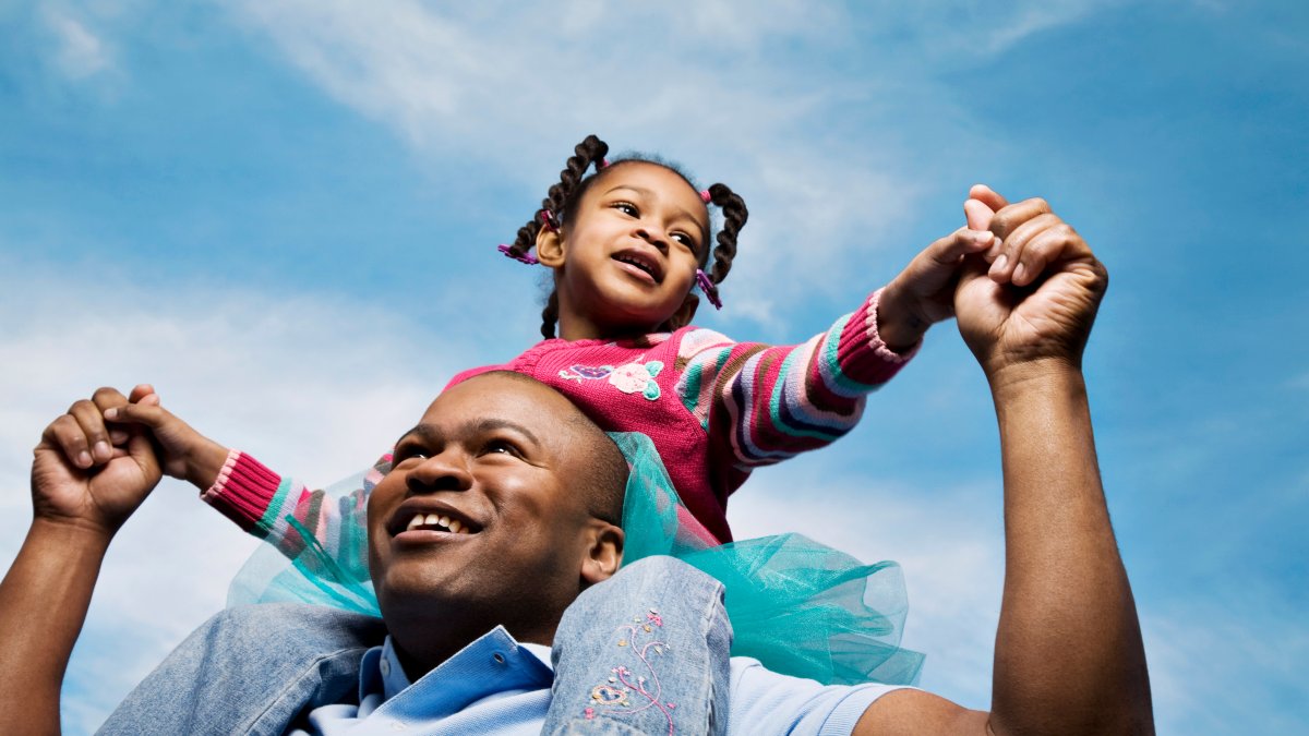 Harvard-Trained Parenting Expert: Fathers Who Do These 8 Things Are More Likely to Raise Confident, Strong-Minded Daughters - Vimarsana News