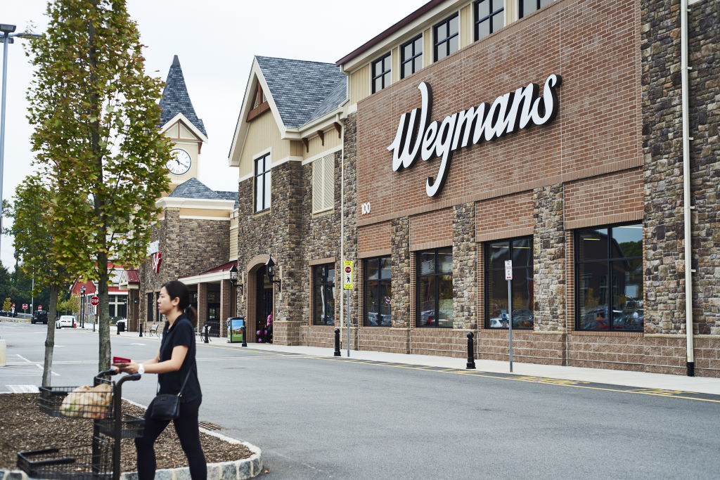 New smoothie & juice bar opens in Wegmans Plaza