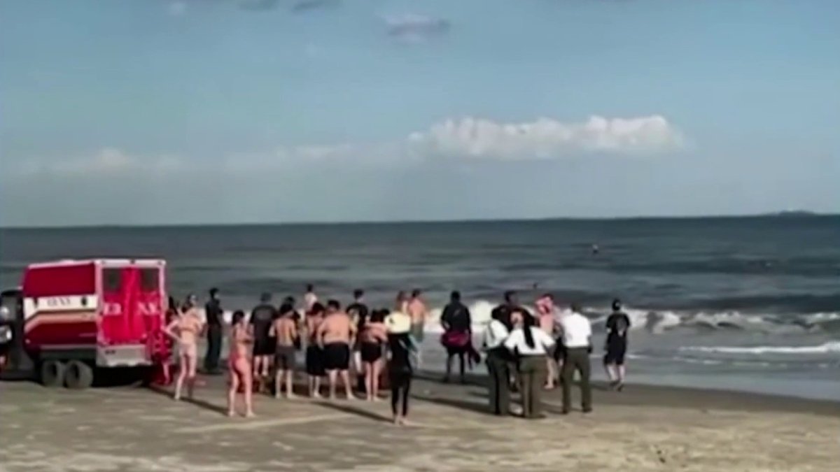 Rockaway Beach Drowning Two Swimmers Die 3 Others Pulled From Water Nbc New York 