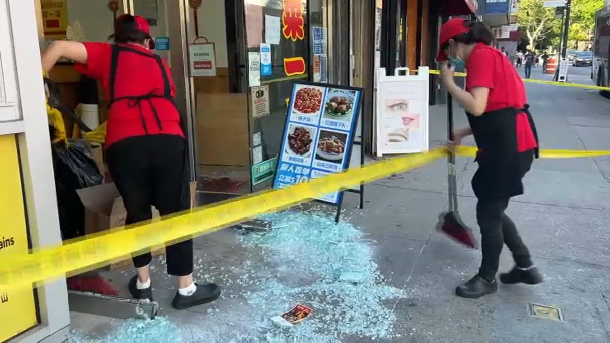Queens Hammer Attack: Man Returns to Harass Restaurant – NBC New York - Vimarsana News