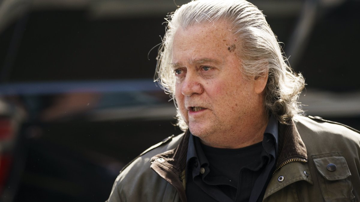 Former Trump Aide Steve Bannon Cites Jan. 6 Capitol Riot Hearing in Seeking Delay of Criminal Contempt Trial - Vimarsana News
