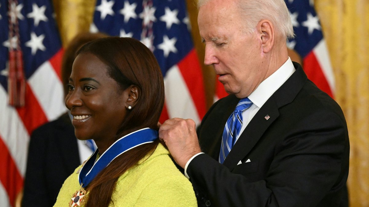 Sandra Lindsay, Simone Biles and More Get Medal of Freedom – NBC New York - Vimarsana News