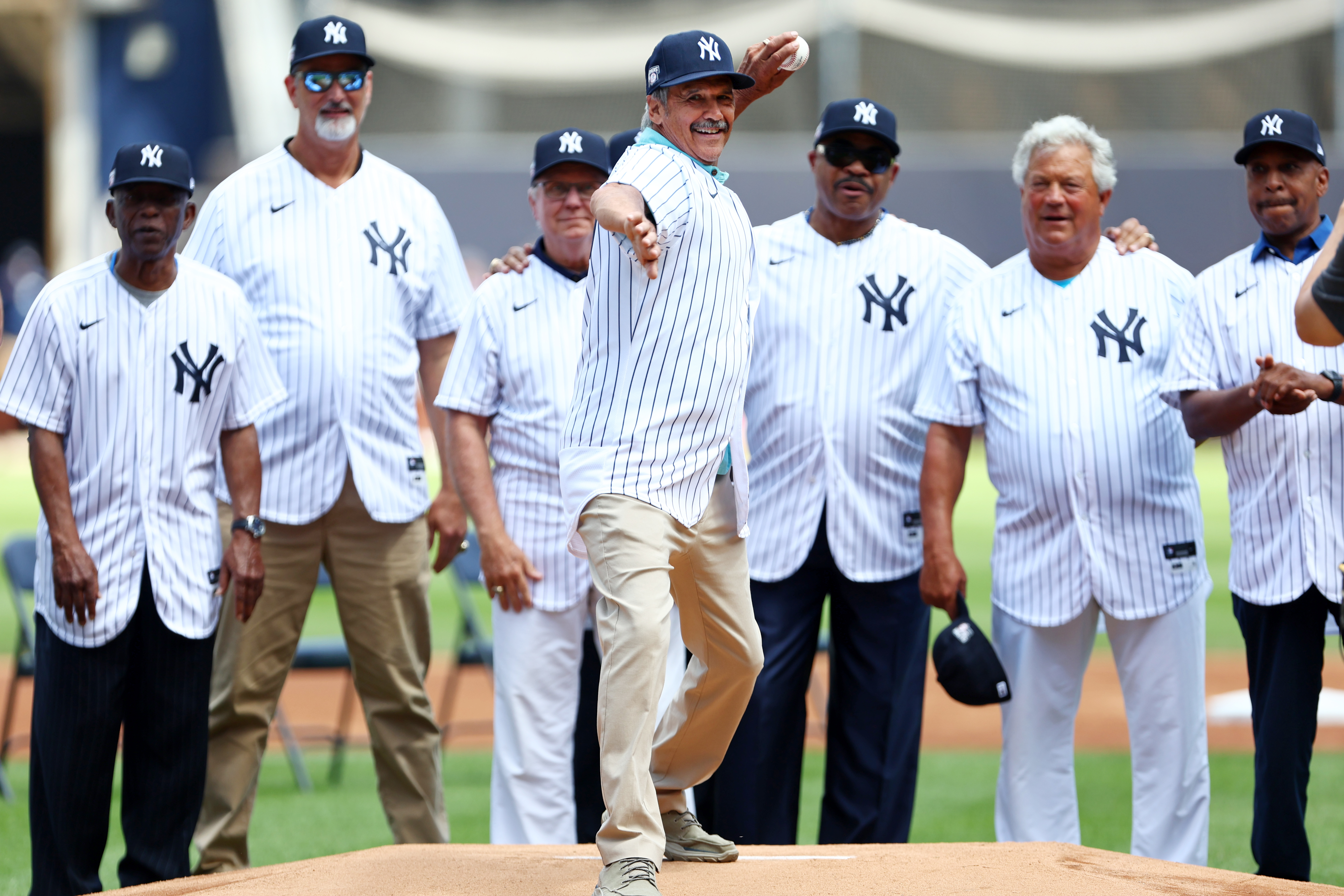 Yankees resume annual Old-Timers' Day after pandemic pause - CBS New York