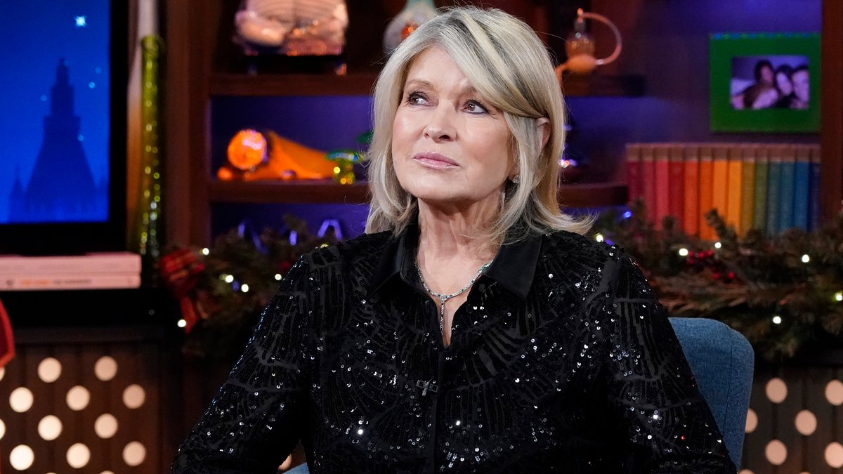 Martha Stewart Mourns Deaths of Her Peacocks After They Are Killed by Coyotes - Vimarsana News