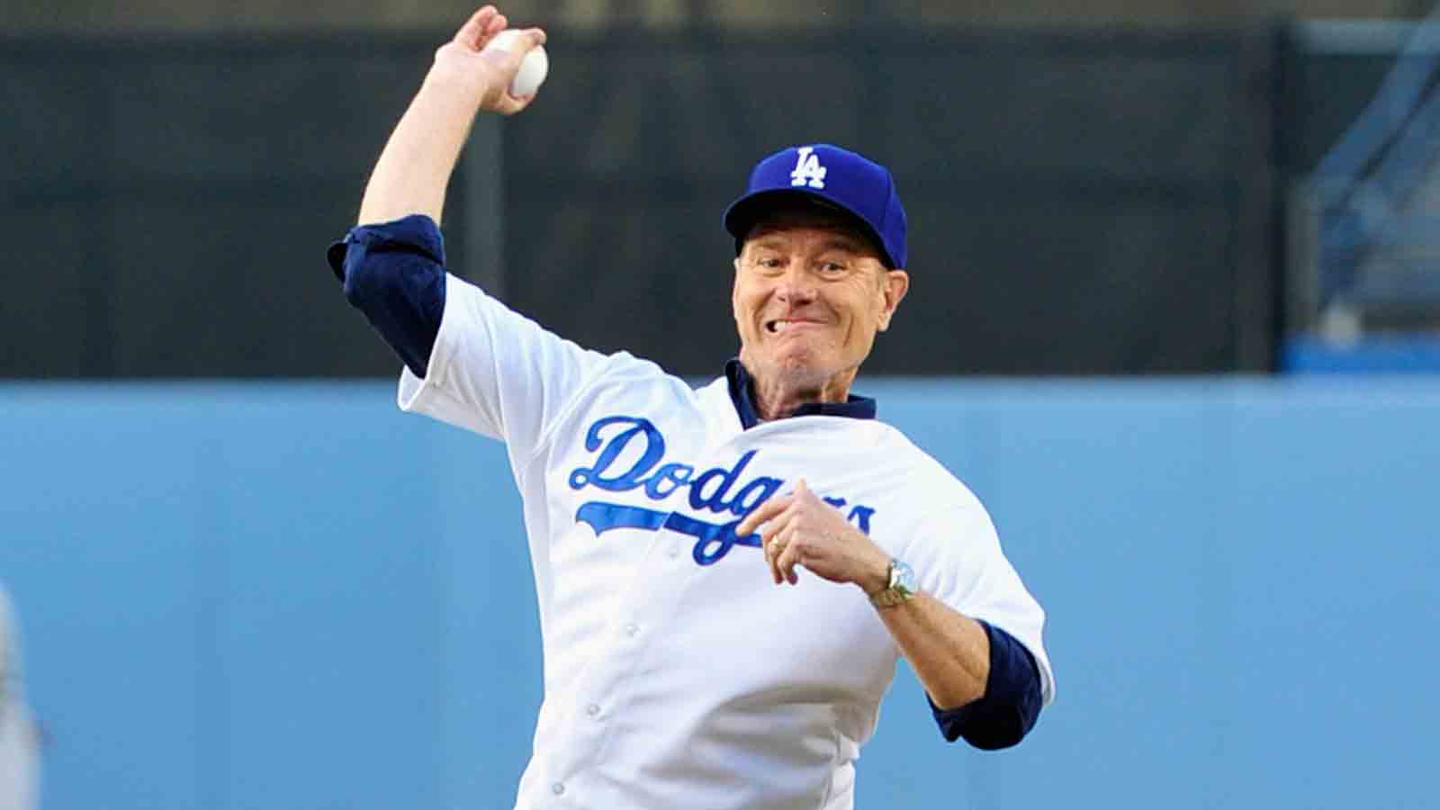 Shawn Green of the Los Angeles Dodgers looks on as he pops out of News  Photo - Getty Images