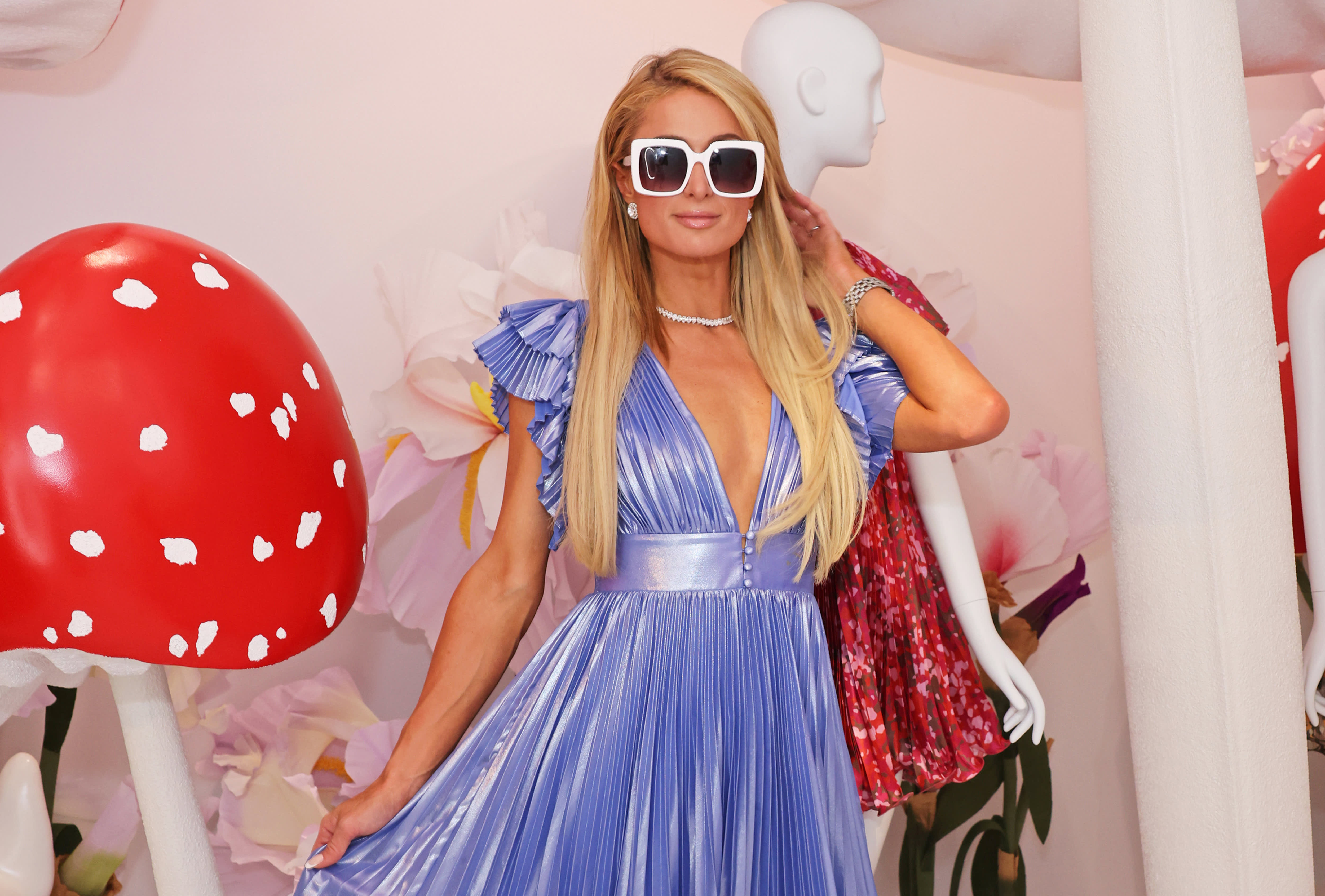 Paris Hilton Will Sell NFTs and Hold Virtual Parties in The Sandbox
Metaverse Platform