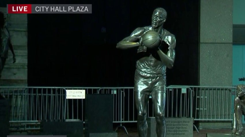 Fans and Players Alike Pay Tribute to Bill Russell