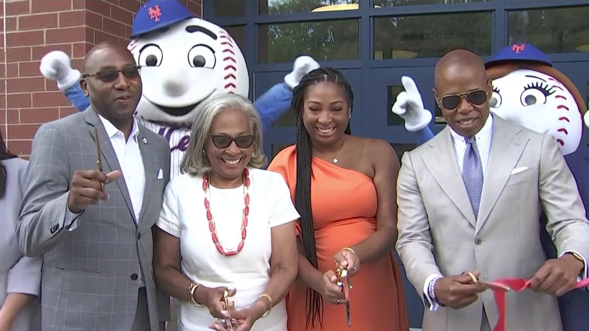 Queens school named after Mets Tommie Agee, Mayor Adams' 'childhood hero