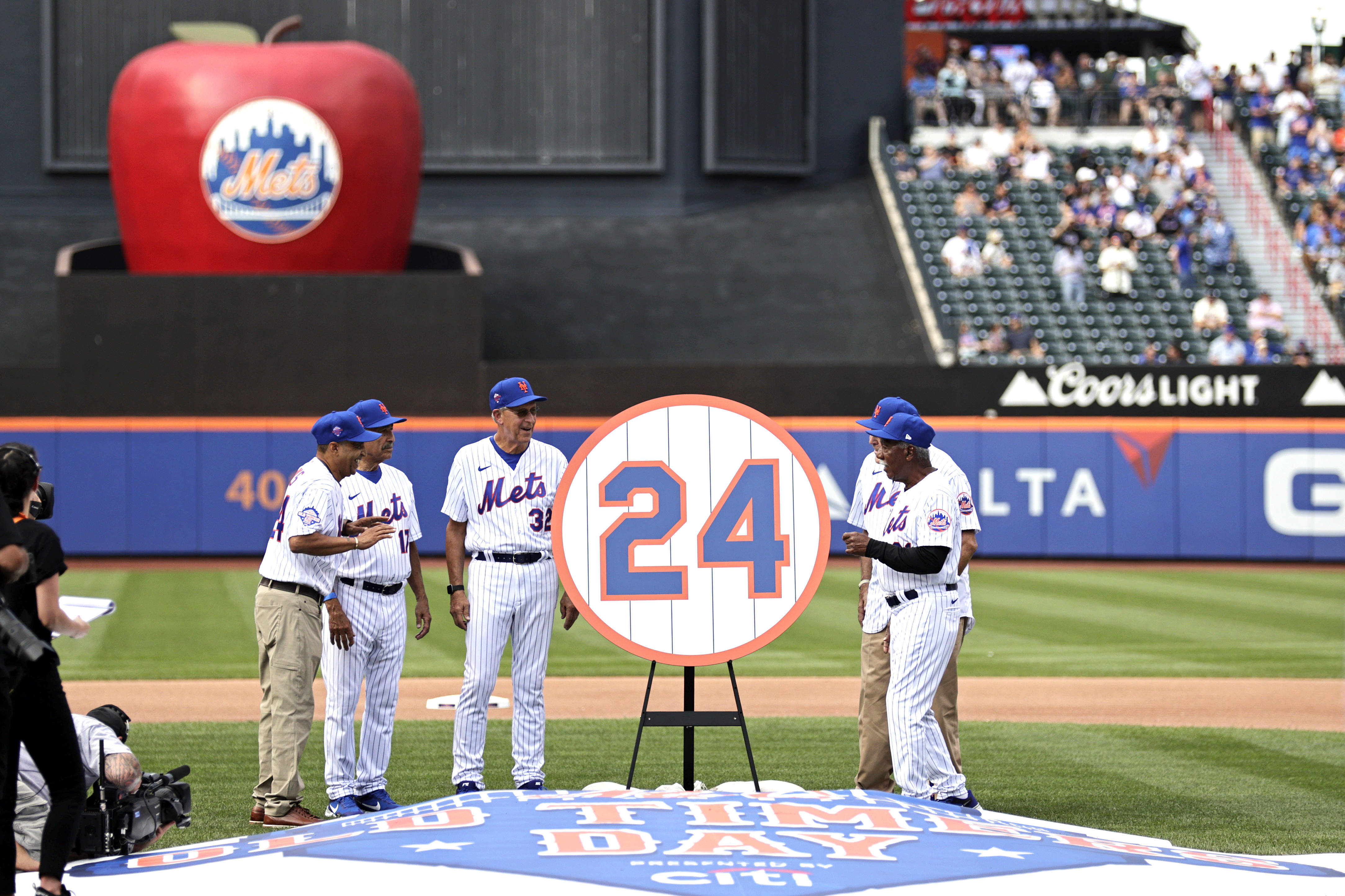 To Honor Gil Hodges, the Dodgers Retire His Number Against Mets - The New  York Times