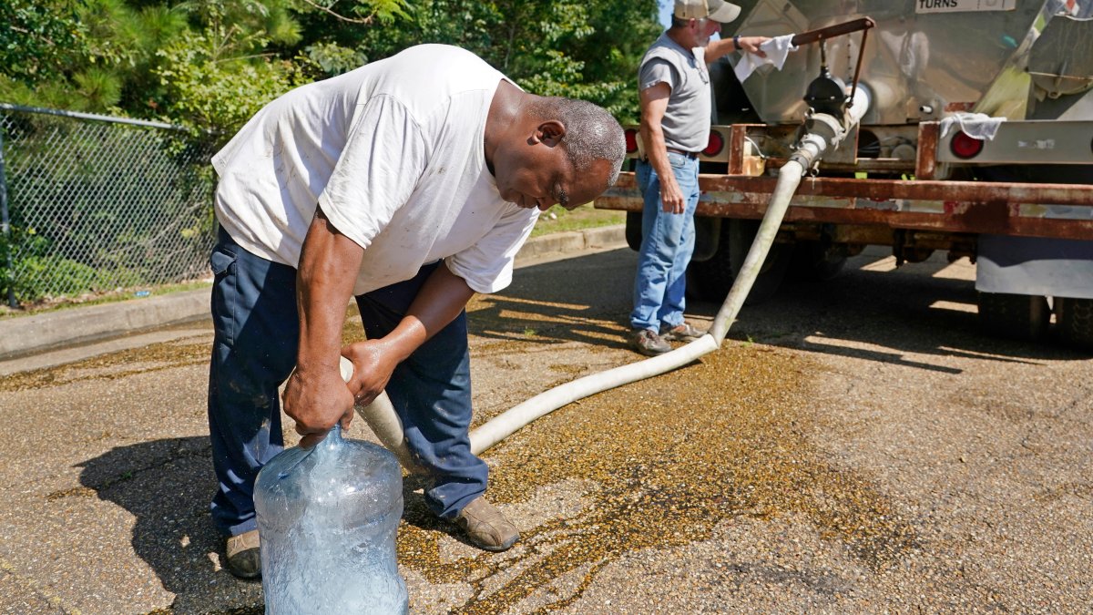 Water Crisis in Jackson, Mississippi Forces Residents to Find Alternatives - Vimarsana News