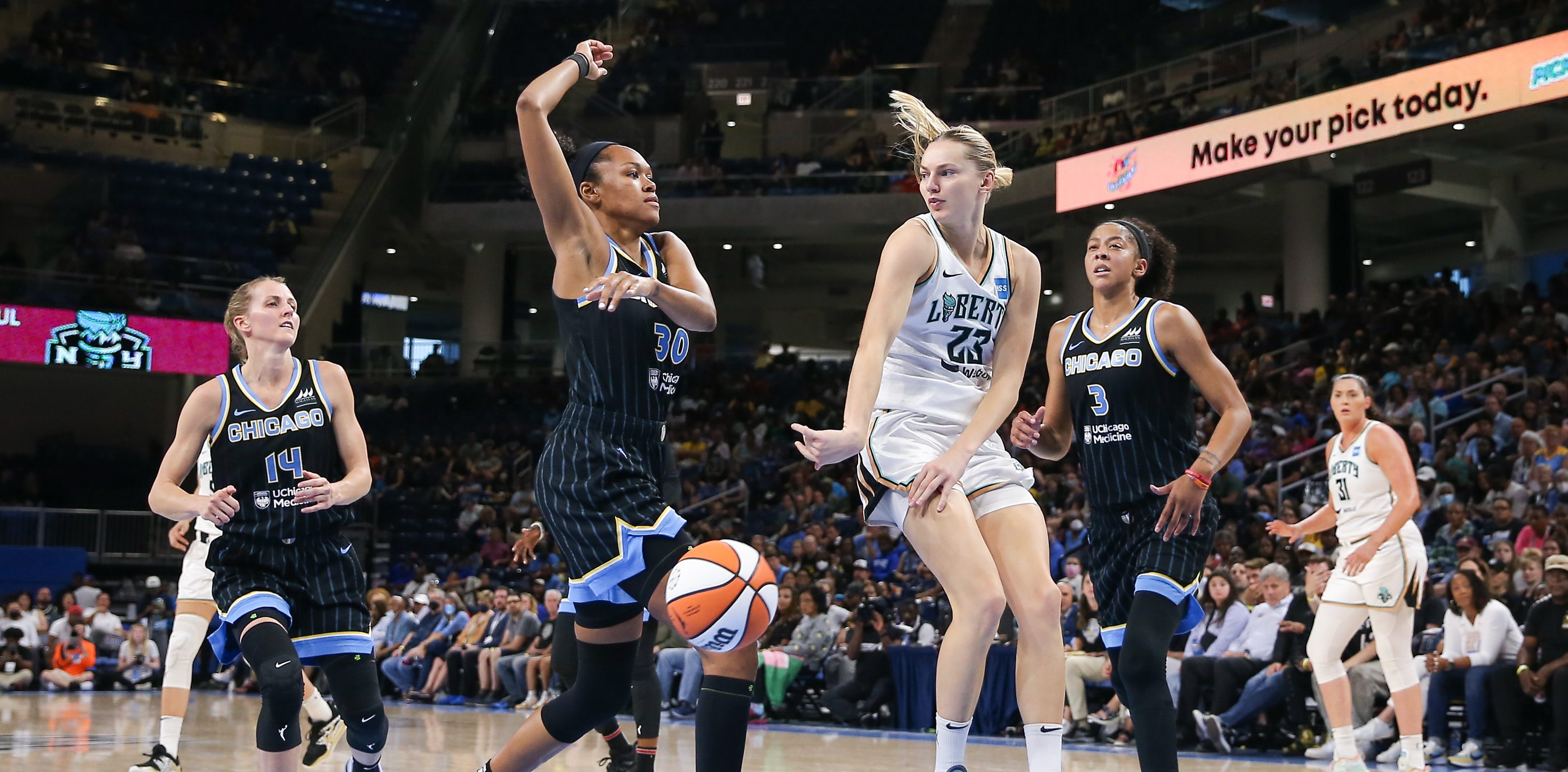 Sky top Liberty behind Candace Parker's 14 points, move onto next