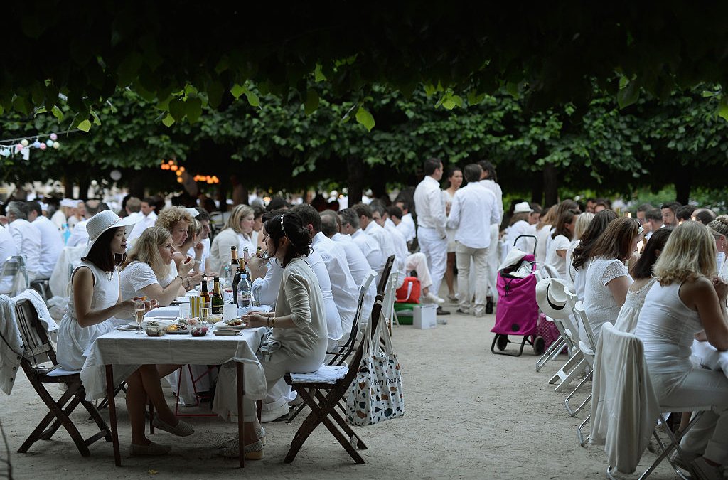 'Le Dîner en Blanc,' Popular Secret Pop-Up Soiree, Returns to NYC After 2 Year Hiatus – NBC New York - Vimarsana News