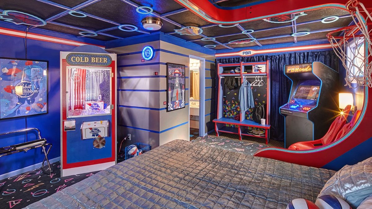 Pabst Blue Ribbon Debuts Retro Motel in Michigan