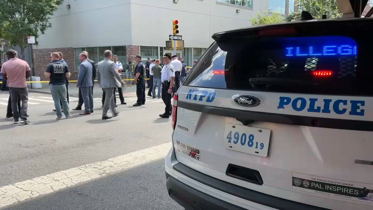 NYC Robbery Suspects Shot at by Off-Duty Cop: NYPD – NBC New York