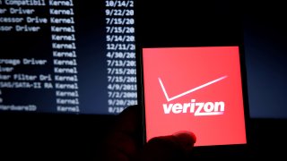 INDIA – 2019/08/30: In this photo illustration a popular wireless communication application Verizon logo seen displayed on a smartphone. (Photo Illustration by